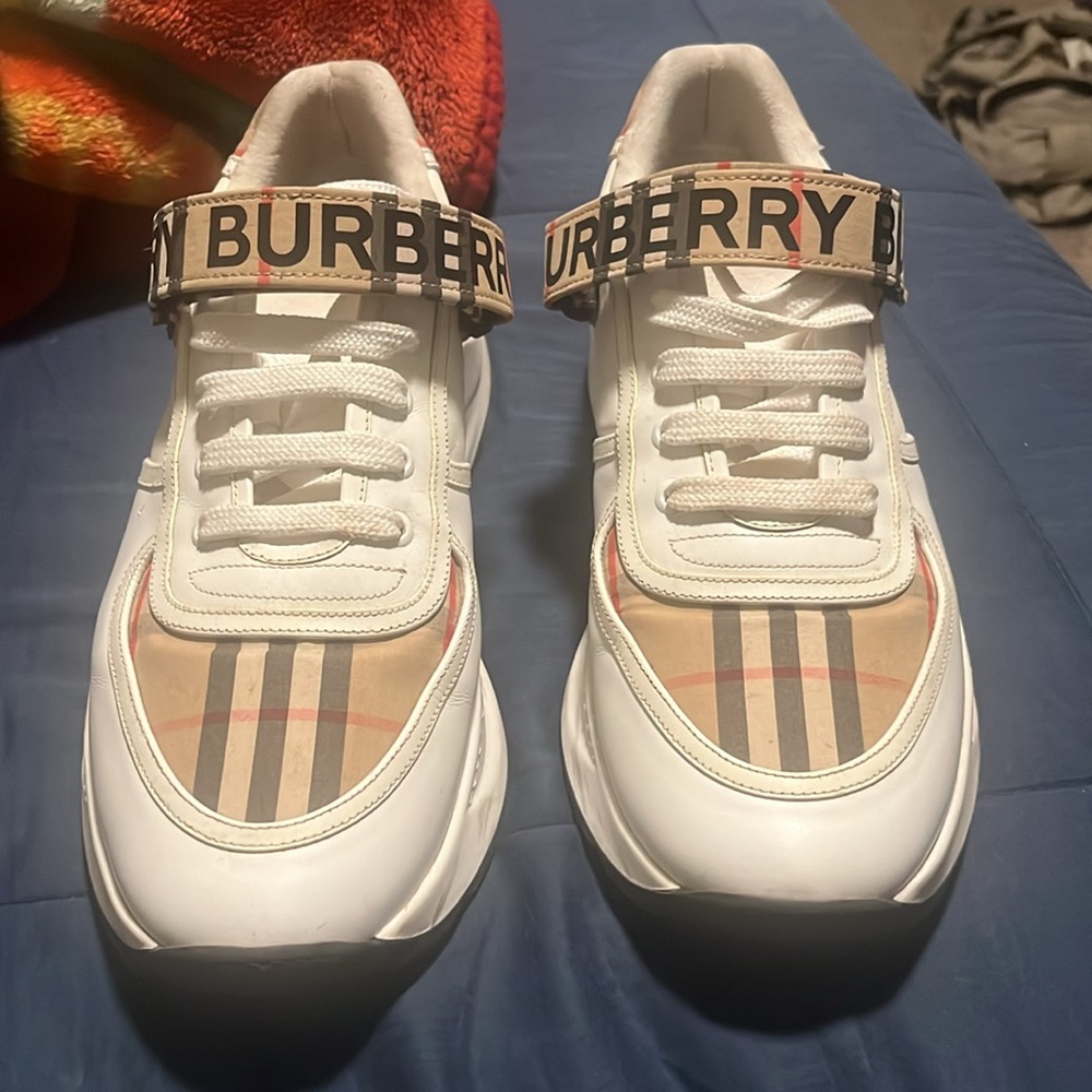 Burberry shoes 10.5 men - Picture 2 of 3
